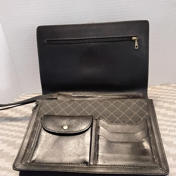 BALLY Rare Vintage Leather Clutch With Self Storing Wristlet - Picture 4 of 10